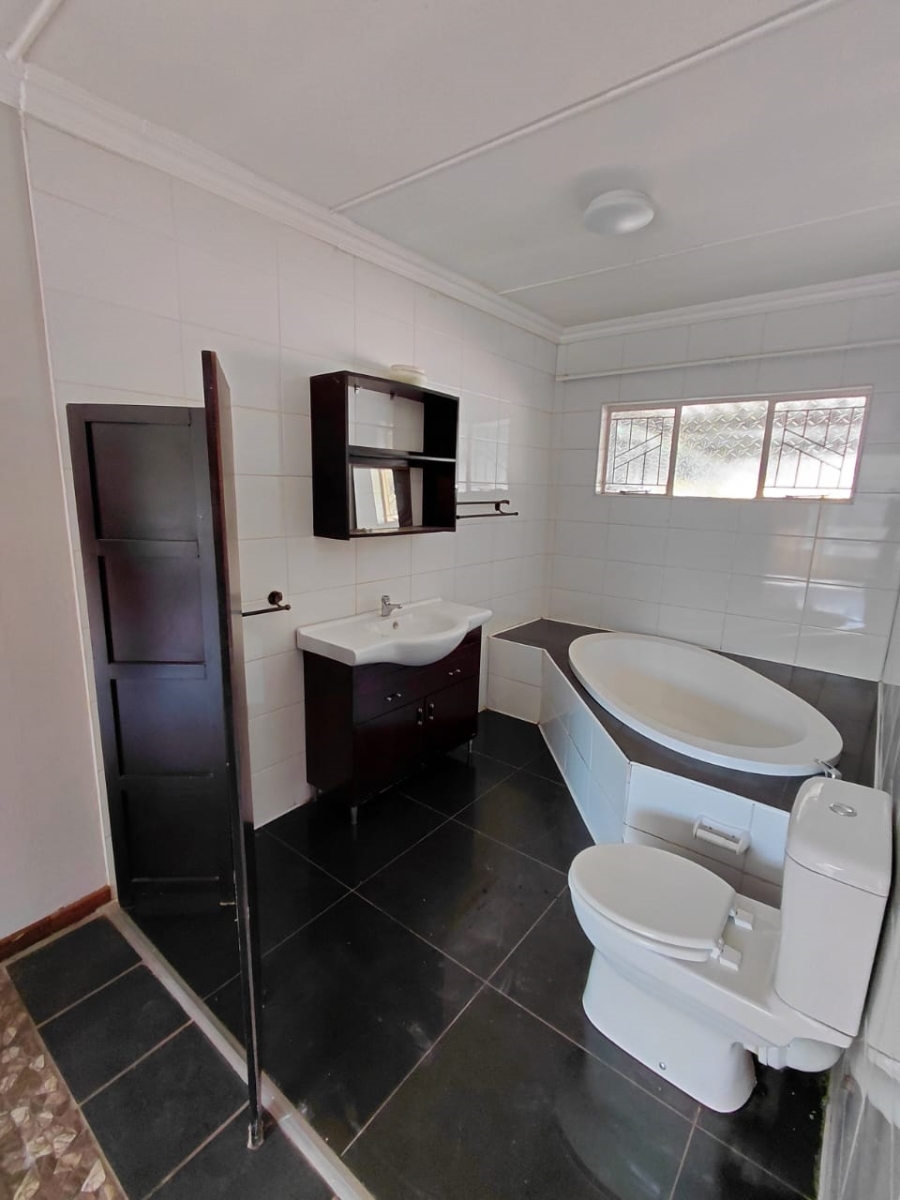 To Let 4 Bedroom Property for Rent in Universitas Free State